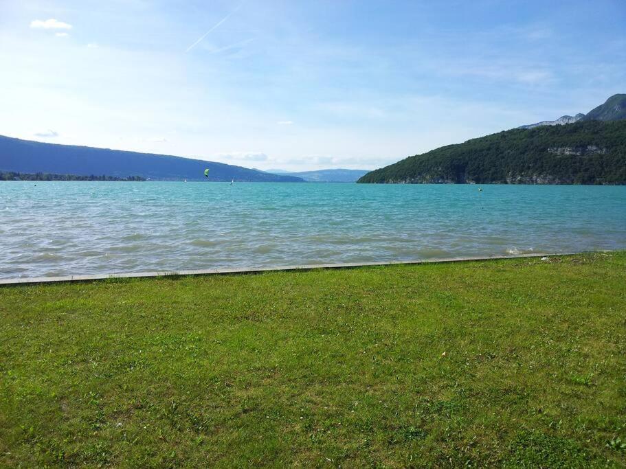 Charmant Et Spacieux Appartement A Quelques Pas Du Lac Duingt Exterior foto